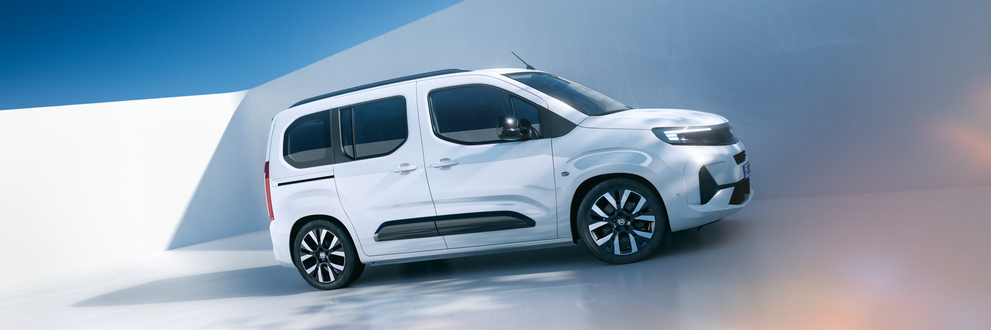 Opel combo Electric Life HERO 4000x1333